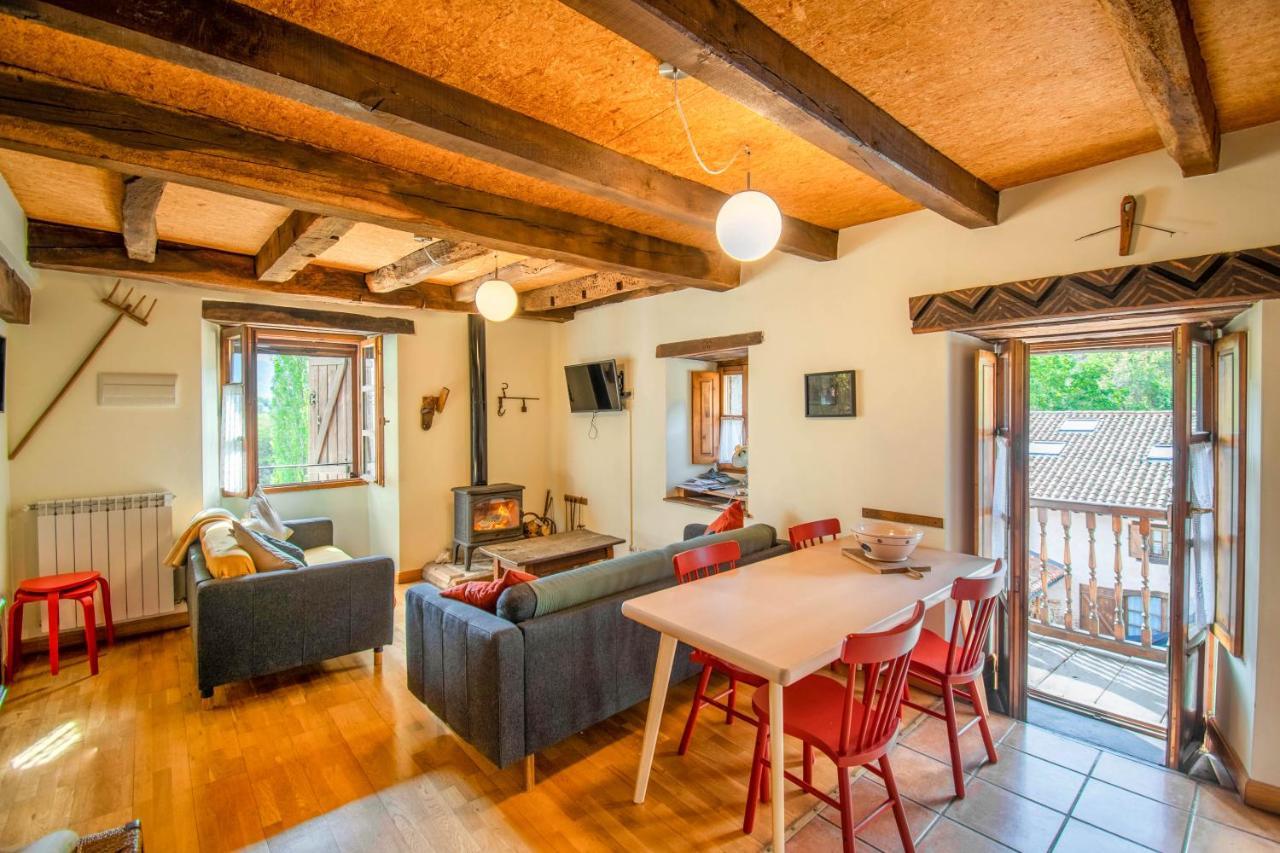 Casa Monaut, Acogedores Apartamentos A Los Pies De La Selva De Irati Saragueta Zewnętrze zdjęcie
